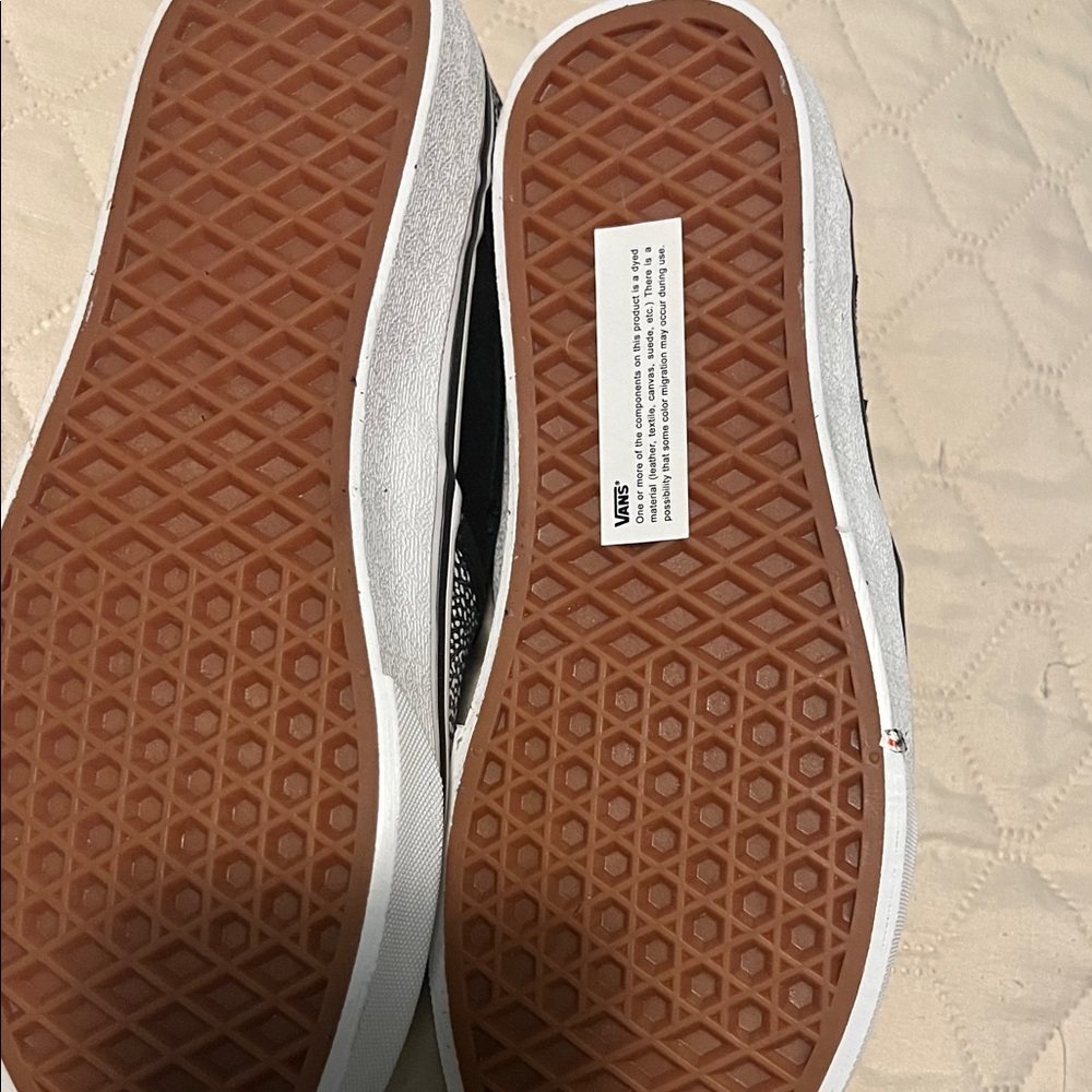 Woman's Vans Leopard Slip On Size 7 Never been worn - Picture 2 of 8
